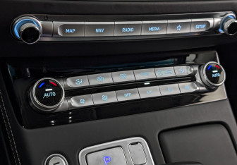 Подержанный автомобиль Genesis G90 2021 года (21 фото)