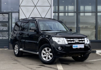 Подержанный автомобиль Mitsubishi Pajero 2013 года (3 фото)