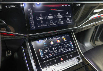 Подержанный автомобиль Audi Q8 2019 года (24 фото)