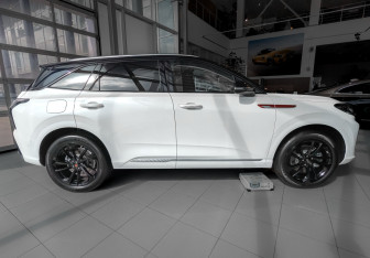 Новый Hongqi HS3 2024 (4 фото)