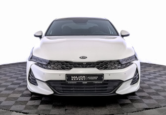 Подержанный автомобиль Kia K5 2021 года (2 фото)