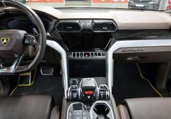 Подержанный автомобиль Lamborghini Urus 2020 года (15 фото)