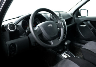 Подержанный автомобиль LADA (ВАЗ) Granta Sedan 2013 года (10 фото)