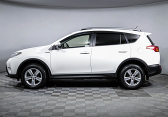 Подержанный автомобиль Toyota RAV4 2014 года (8 фото)