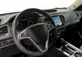 Подержанный автомобиль Geely Emgrand X7 2020 года (13 фото)