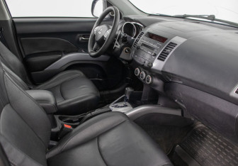 Подержанный автомобиль Mitsubishi Outlander 2008 года (9 фото)