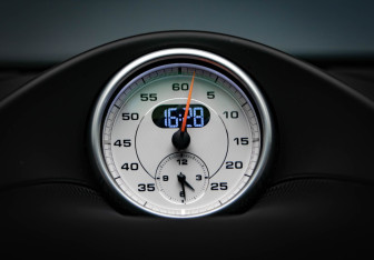 Подержанный автомобиль Porsche Cayenne 2015 года (20 фото)