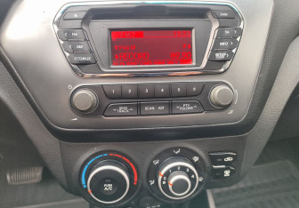 Подержанный автомобиль Kia Rio Hatchback 2014 года (13 фото)