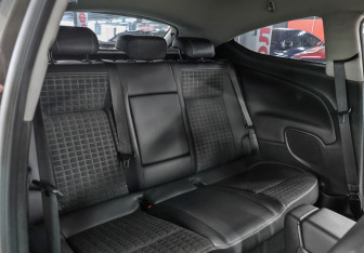 Подержанный автомобиль Opel Astra Hatchback 2013 года (12 фото)