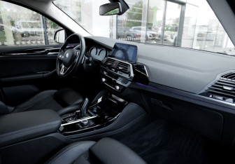 Подержанный автомобиль BMW X4 2019 года (7 фото)