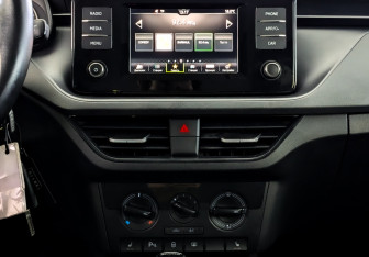 Подержанный автомобиль Skoda Rapid Liftback 2021 года (15 фото)