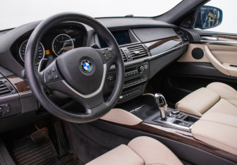 Подержанный автомобиль BMW X6 2011 года (9 фото)