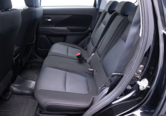 Подержанный автомобиль Mitsubishi Outlander 2016 года (11 фото)