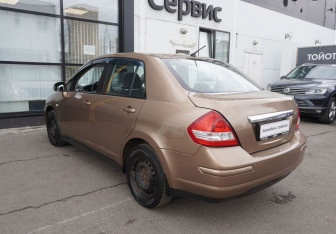 Подержанный автомобиль Nissan Tiida Sedan 2008 года (7 фото)