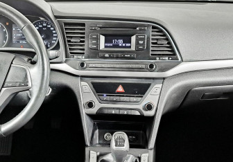 Подержанный автомобиль Hyundai Elantra Sedan 2018 года (11 фото)