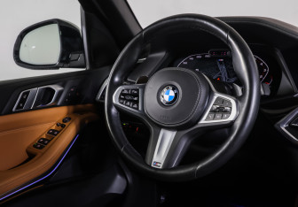 Подержанный автомобиль BMW X5 2019 года (13 фото)