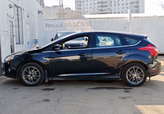 Подержанный автомобиль Ford Focus Hatchback 2013 года (8 фото)