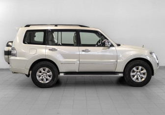 Подержанный автомобиль Mitsubishi Pajero 2019 года (4 фото)