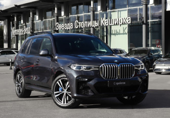Подержанный автомобиль BMW X7 2021 года (26 фото)