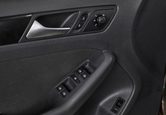 Подержанный автомобиль Volkswagen Jetta Sedan 2012 года (8 фото)