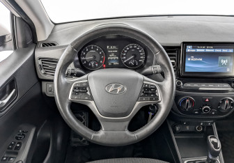 Подержанный автомобиль Hyundai Solaris Sedan 2021 года (21 фото)