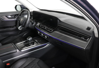 Подержанный автомобиль Hongqi HS5 2023 года (10 фото)