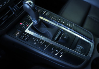 Подержанный автомобиль Porsche Macan 2019 года (15 фото)