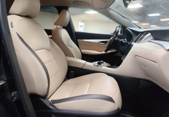 Подержанный автомобиль Infiniti QX50 2018 года (13 фото)