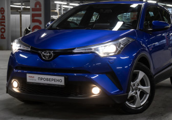 Подержанный автомобиль Toyota C-HR 2019 года (21 фото)
