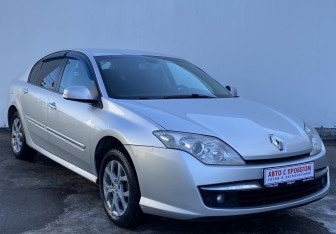 Подержанный автомобиль Renault Laguna Liftback 2009 года (3 фото)