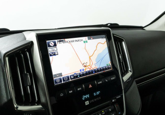 Подержанный автомобиль Toyota Land Cruiser Suv 2015 года (10 фото)