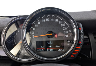 Подержанный автомобиль MINI Hatch 2016 года (16 фото)