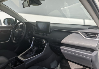 Подержанный автомобиль Toyota RAV4 2021 года (3 фото)