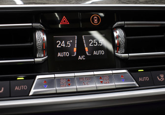 Подержанный автомобиль BMW X7 2019 года (27 фото)
