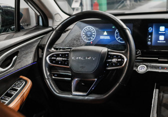 Подержанный автомобиль Omoda C5 2023 года (14 фото)