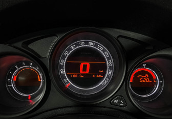 Подержанный автомобиль Citroen C4 Sedan 2014 года (11 фото)