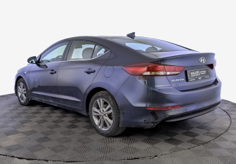 Подержанный автомобиль Hyundai Elantra Sedan 2017 года (7 фото)