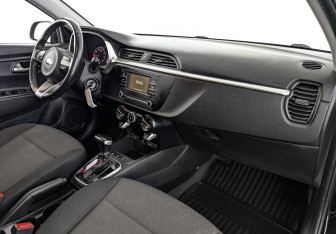 Подержанный автомобиль Kia Rio Hatchback 2021 года (12 фото)