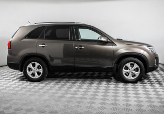 Подержанный автомобиль Kia Sorento 2014 года (4 фото)