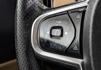 Подержанный автомобиль Volvo V90 2019 года (27 фото)