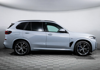 Подержанный автомобиль BMW X5 2025 года (4 фото)