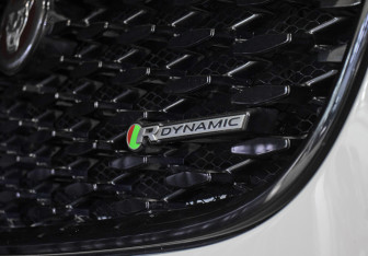 Подержанный автомобиль Jaguar F-Pace 2021 года (24 фото)