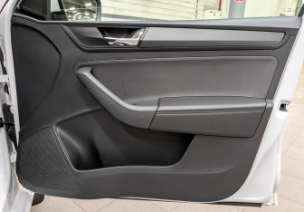 Подержанный автомобиль Skoda Rapid Liftback 2022 года (23 фото)