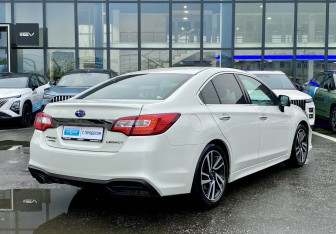 Подержанный автомобиль Subaru Legacy Sedan 2019 года (6 фото)