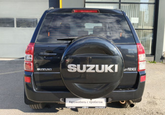 Подержанный автомобиль Suzuki Grand Vitara 2008 года (6 фото)