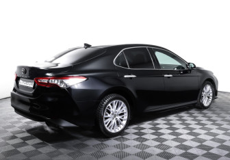 Подержанный автомобиль Toyota Camry Sedan 2019 года (5 фото)