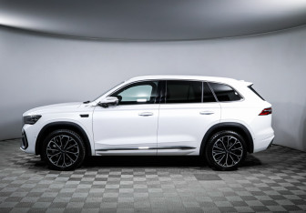 Подержанный автомобиль Geely Monjaro 2025 года (8 фото)