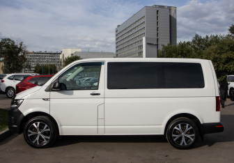 Подержанный автомобиль Volkswagen Caravelle 2018 года (6 фото)