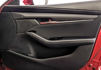 Подержанный автомобиль Mazda 3 Hatchback 2019 года (25 фото)