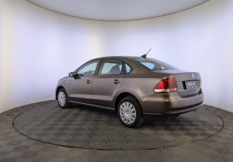 Подержанный автомобиль Volkswagen Polo Sedan 2017 года (7 фото)